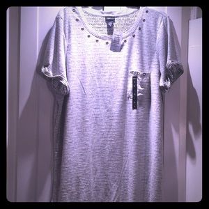 Torrid arrow print grommet pocket tee